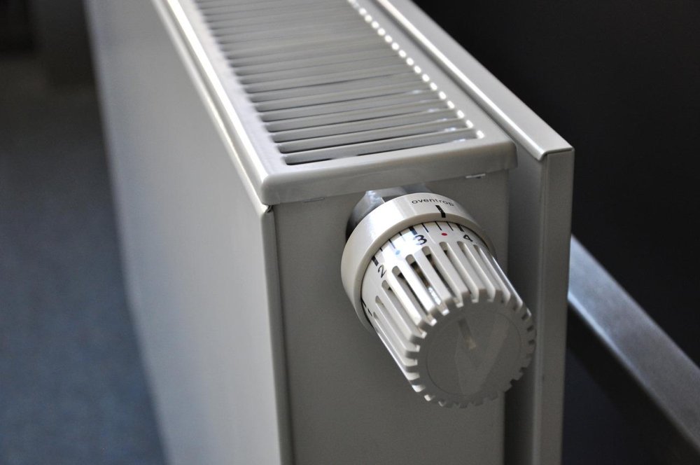 Каждой отопительной установке необходим термостат, поскольку он позволяет вам установить оптимальную температуру в помещении и в то же время использовать количество энергии, которое нам нужно в данный момент